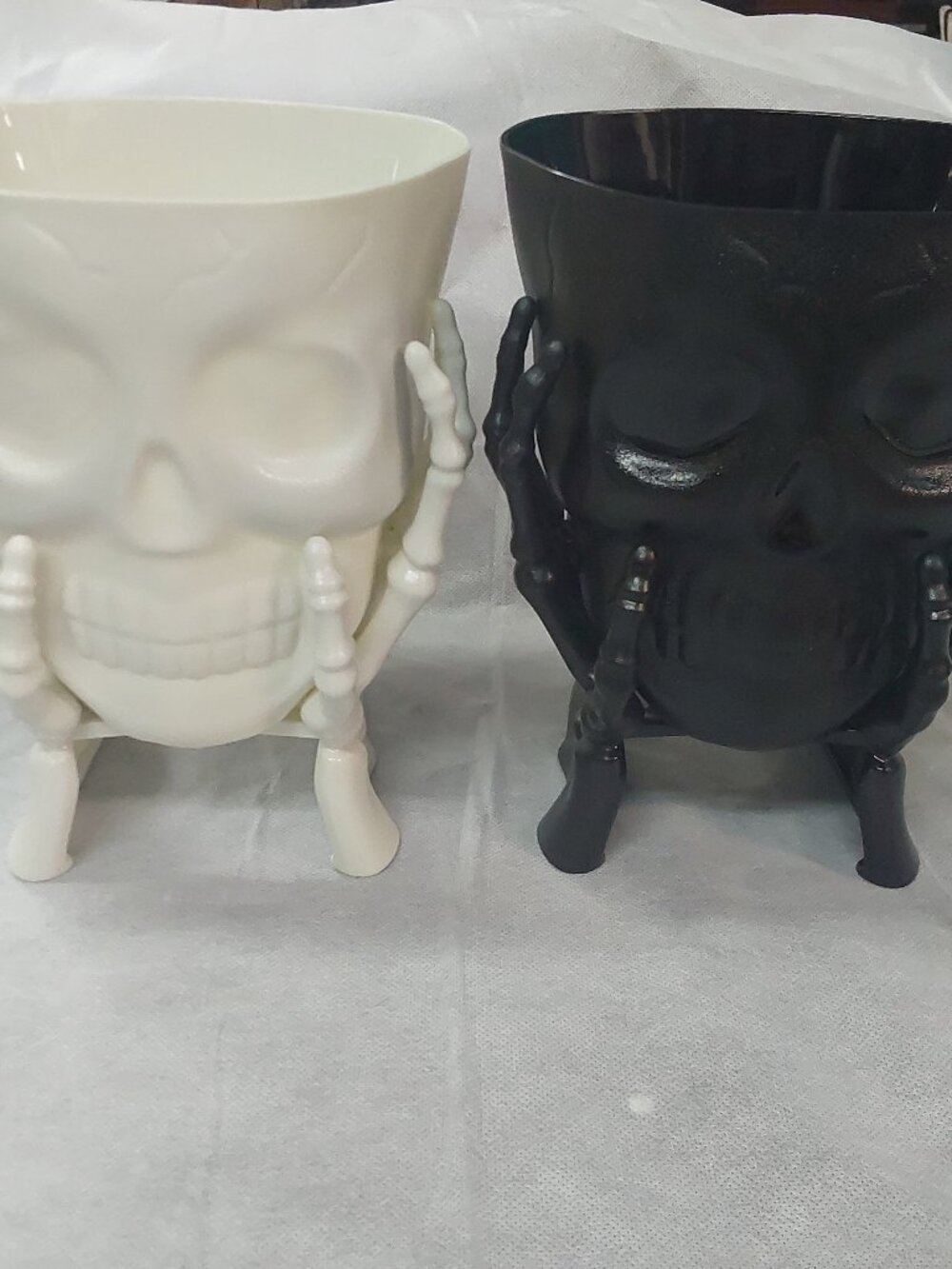 Set of 2 plastic skull Halloween bowls